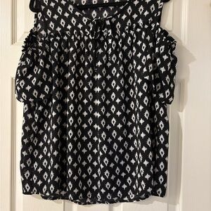 AUW Black and White Flutter Sleeve Blouse with Ruffled Details Large